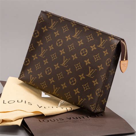 louis vuitton toiletry bag canada|toiletry pouch louis vuitton 26.